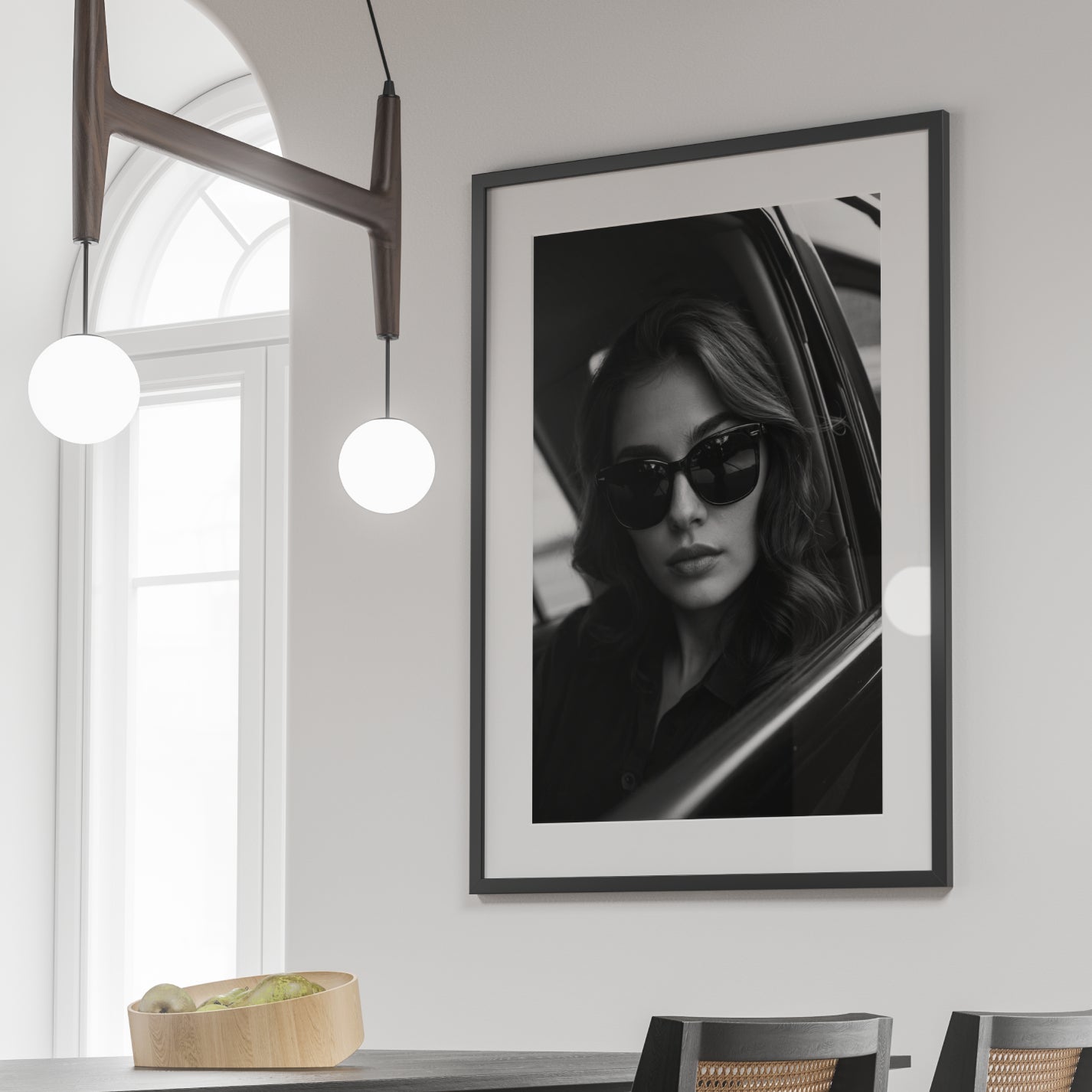 Elegant Black and White Portrait of a Woman in Sunglasses - heyvidashop